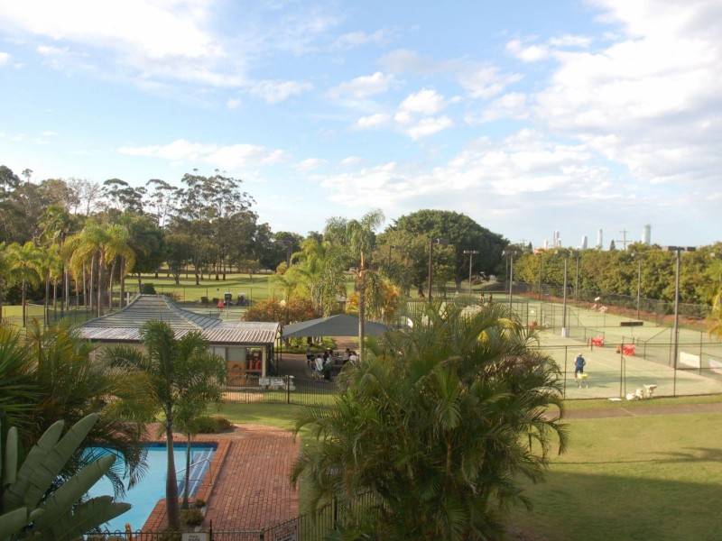 13 Fairway Drive, Clear Island Waters QLD 4226