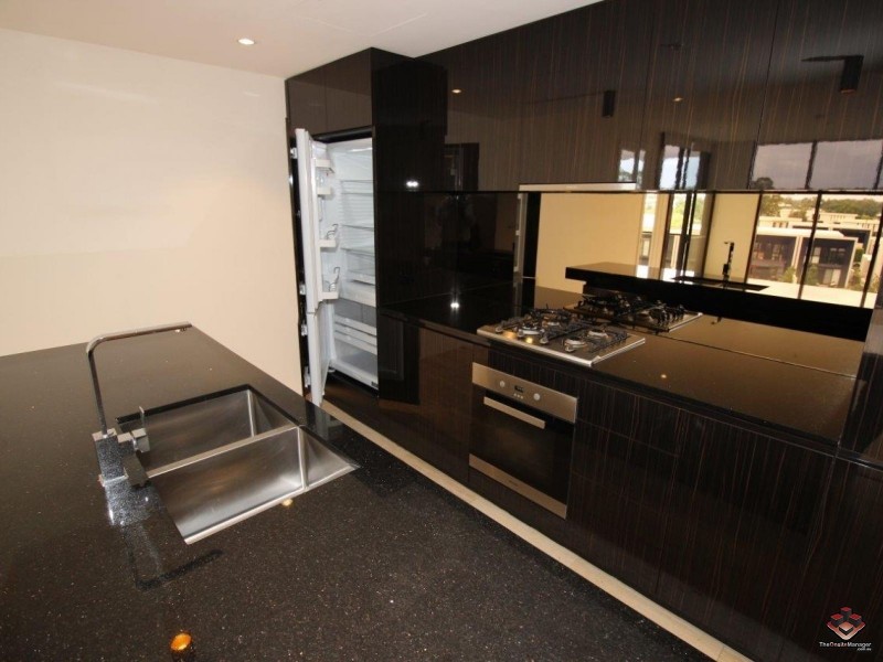 1 Marina Drive, Benowa QLD 4217