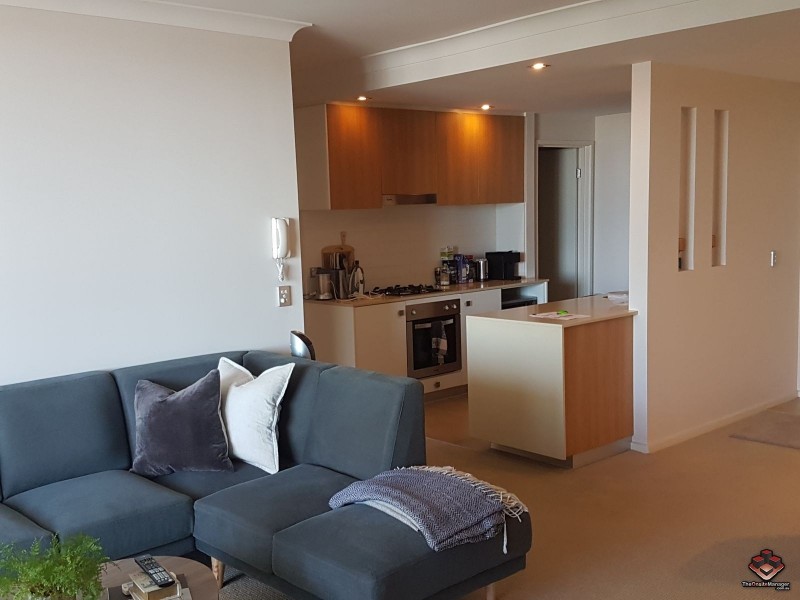 3027 The Boulevard, Carrara QLD 4211