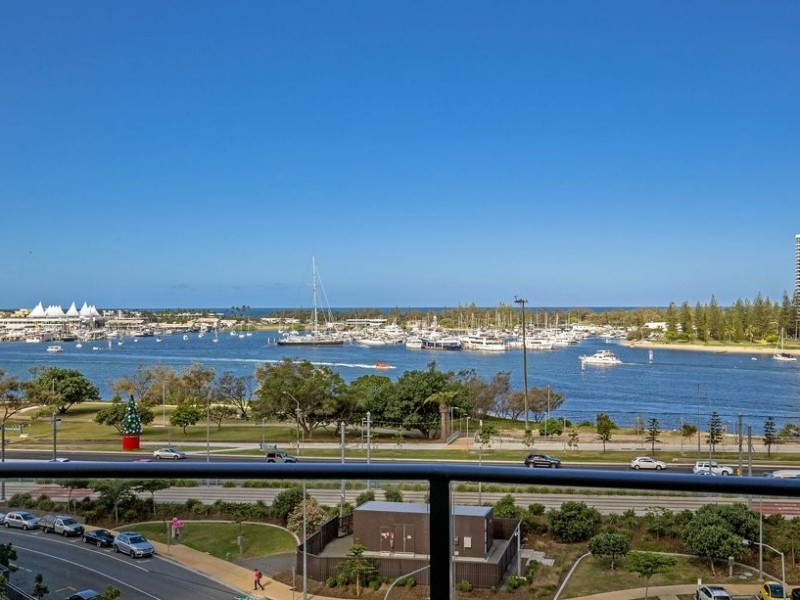 4 Como Crescent, Southport QLD 4215