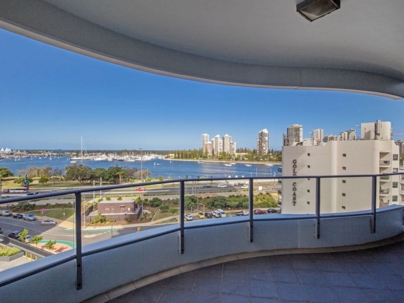 4 Como Crescent, Southport QLD 4215