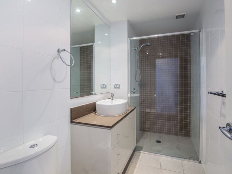 4 Como Crescent, Southport QLD 4215