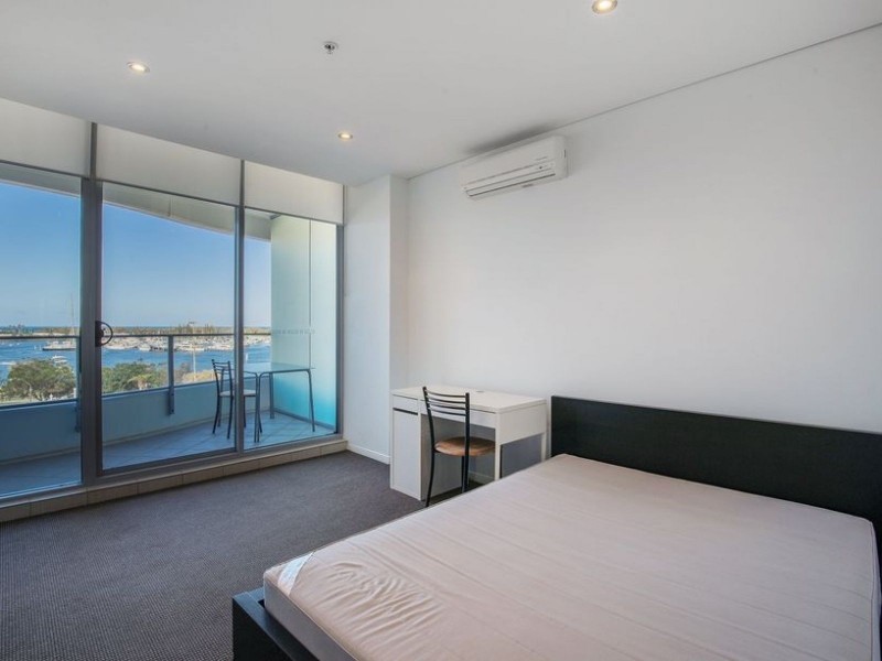 4 Como Crescent, Southport QLD 4215