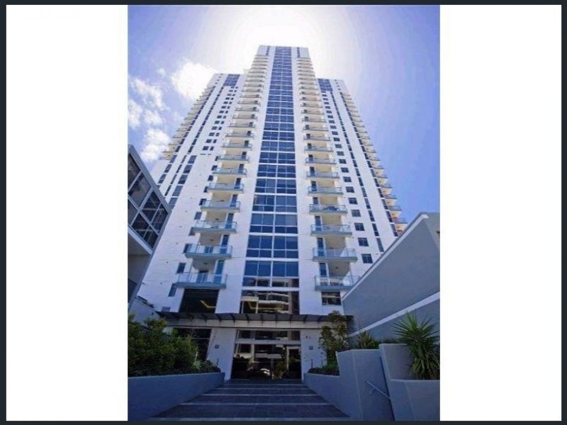 4 Como Crescent, Southport QLD 4215