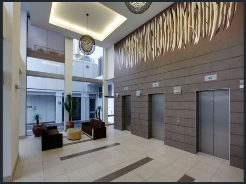 4 Como Crescent, Southport QLD 4215