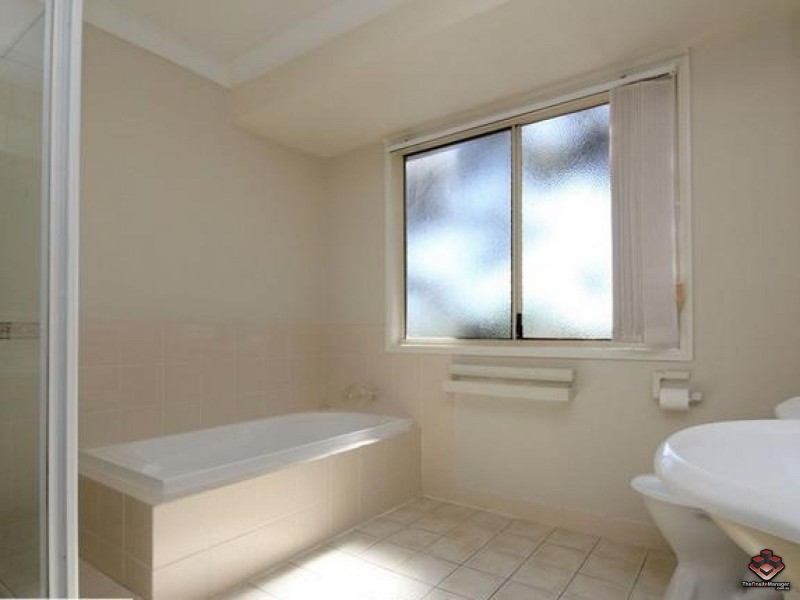 90 Oakleaf Street, Eight Mile Plains QLD 4113