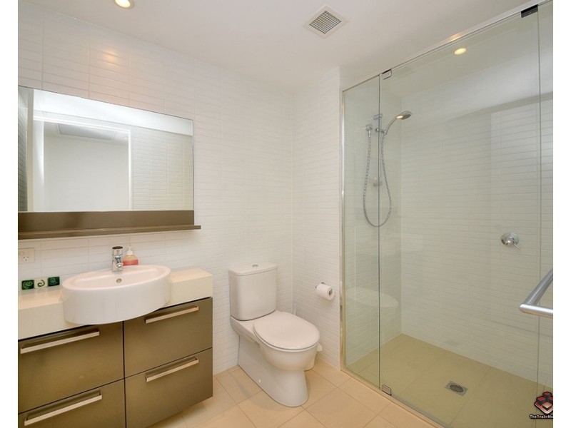 2402/323 Bayview Street, Hollywell QLD 4216