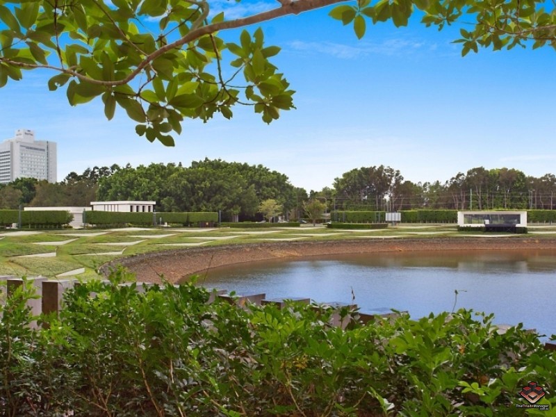 1 Marina Drive, Benowa QLD 4217