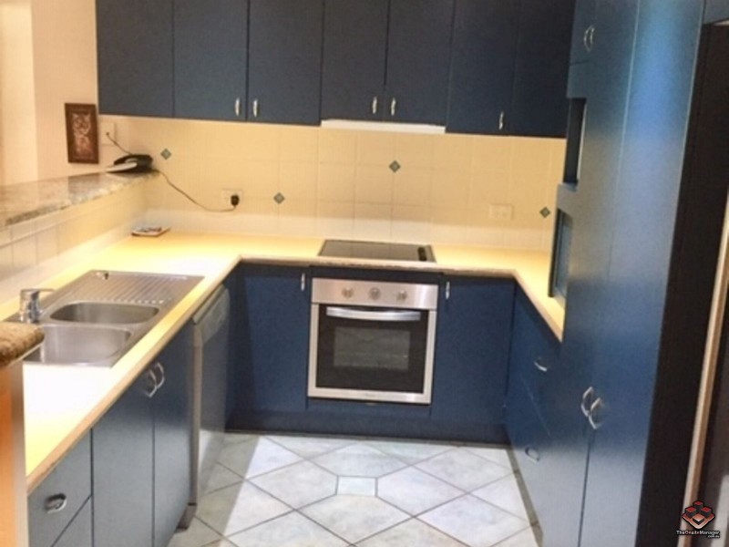 4 McDonald Close, Palm Cove QLD 4879