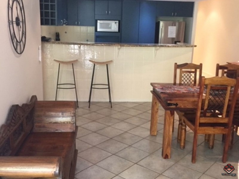 4 McDonald Close, Palm Cove QLD 4879