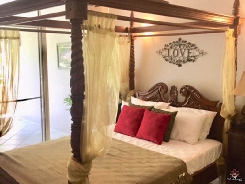 4 McDonald Close, Palm Cove QLD 4879