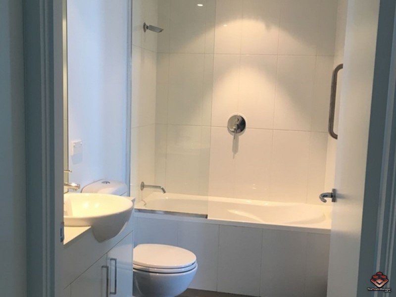 2 East Quay Drive, Biggera Waters QLD 4216