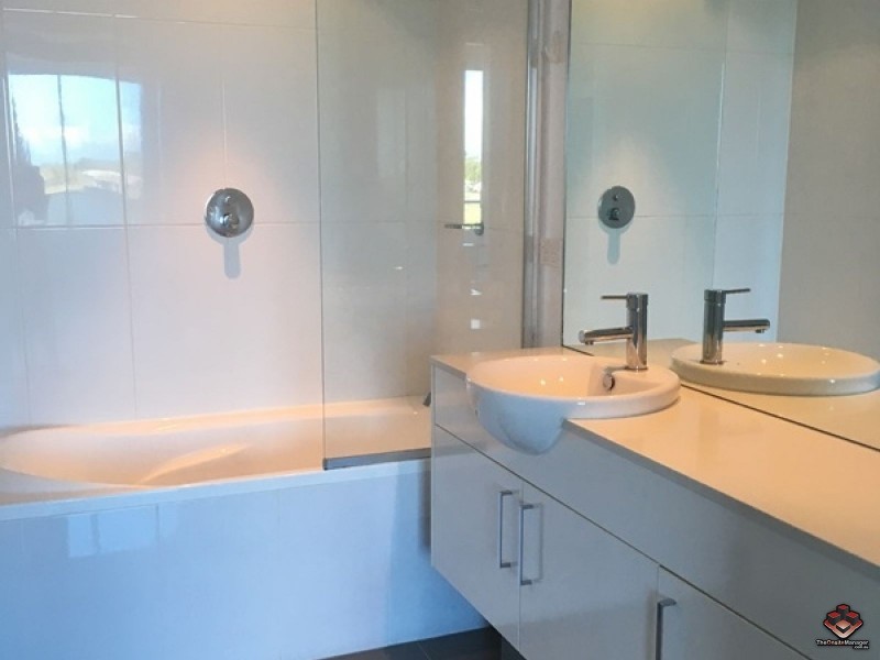 2 East Quay Drive, Biggera Waters QLD 4216