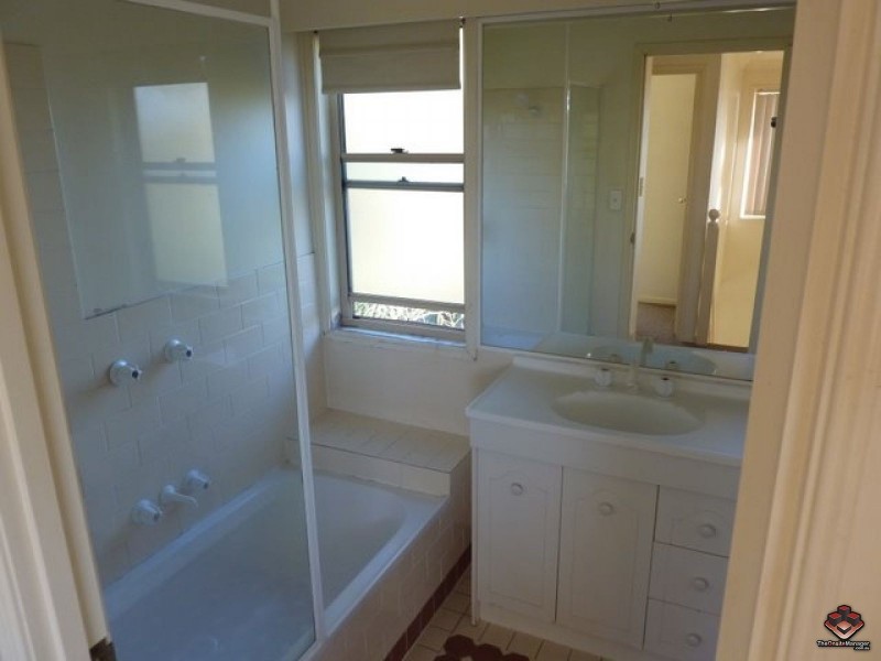 75 Brown Street, Labrador QLD 4215