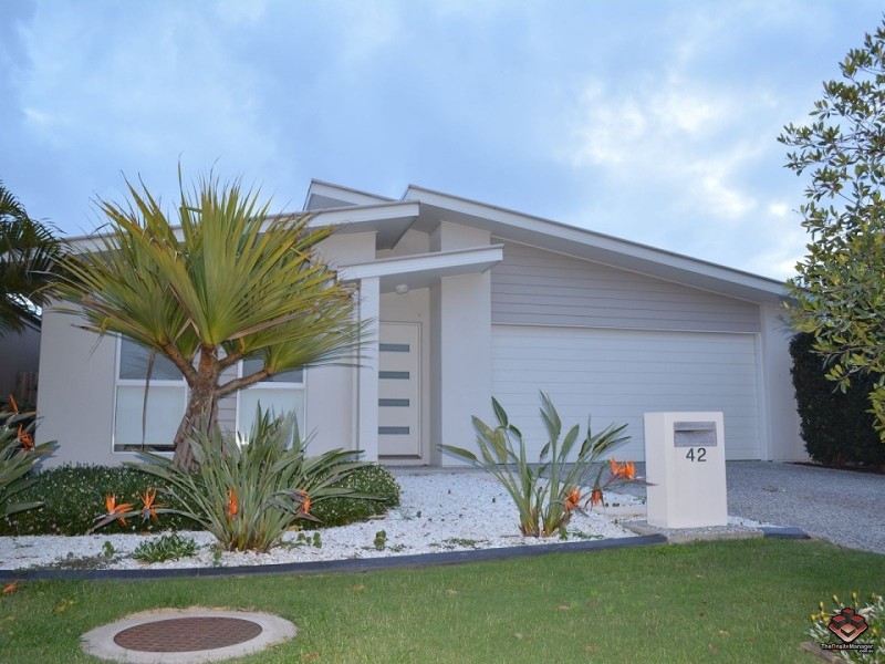 42 Azure Way, Hope Island QLD 4212