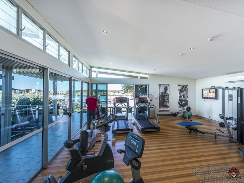 42 Azure Way, Hope Island QLD 4212