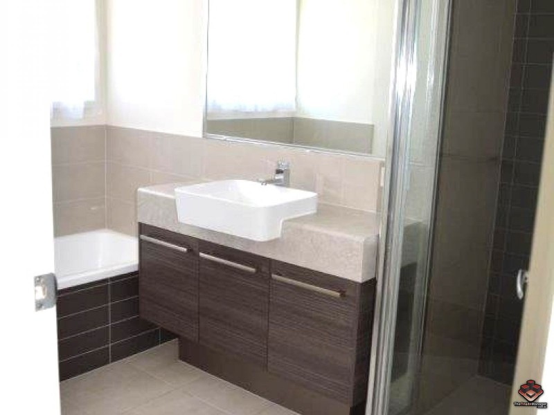 42 Azure Way, Hope Island QLD 4212