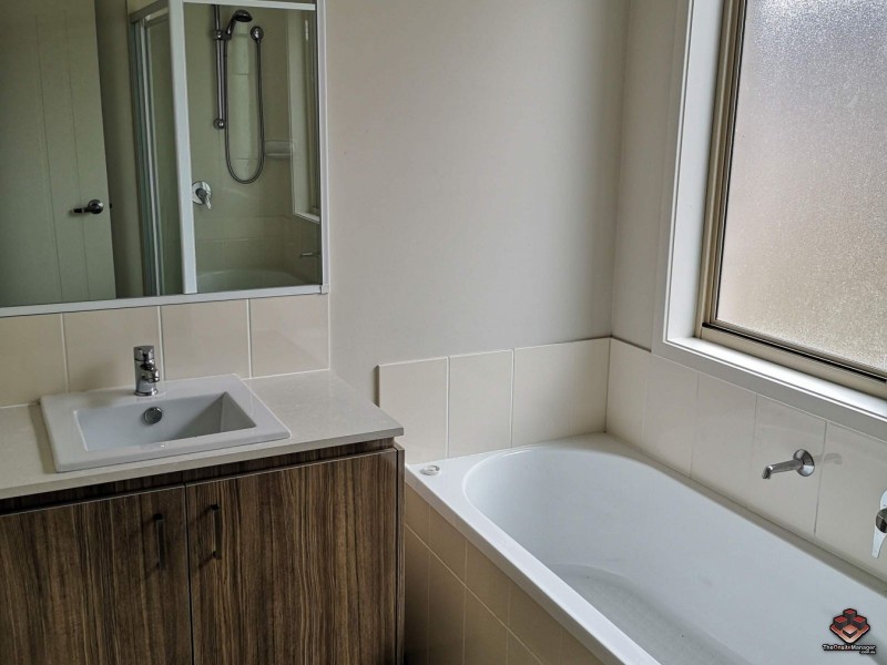 21 Maurie Pears Crescent, Pimpama QLD 4209