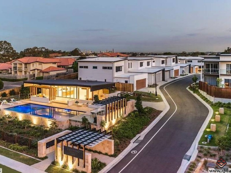 8 Russell Street, Everton Park QLD 4053