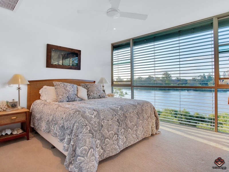 211 King Arthur Terrace, Tennyson QLD 4105