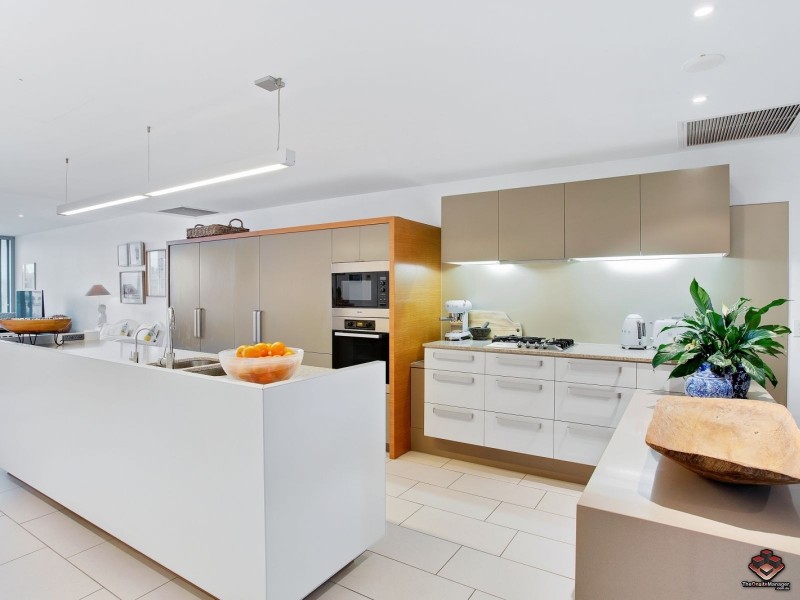 211 King Arthur Terrace, Tennyson QLD 4105