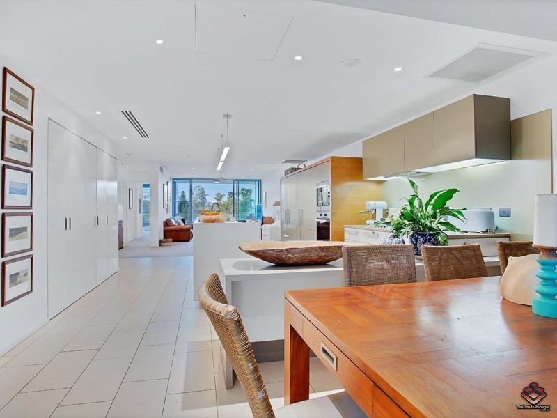 211 King Arthur Terrace, Tennyson QLD 4105