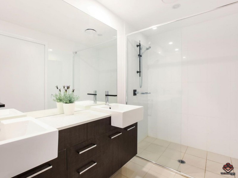 25-31 East Quay Drive, Biggera Waters QLD 4216