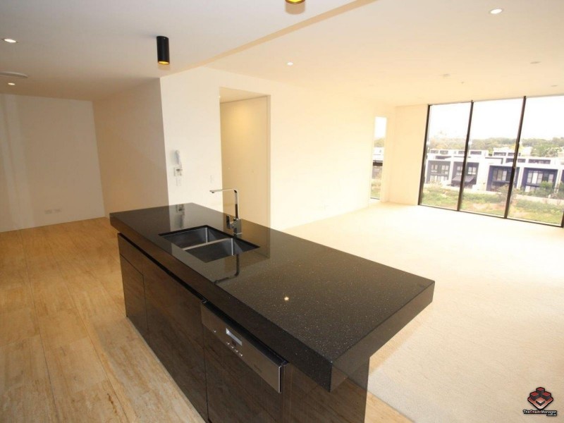 1 Marina Drive, Benowa QLD 4217