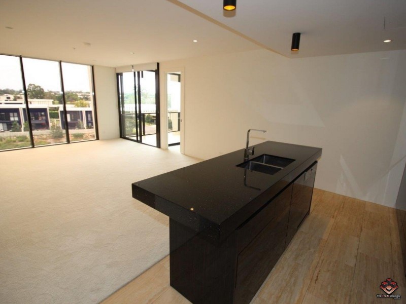 1 Marina Drive, Benowa QLD 4217