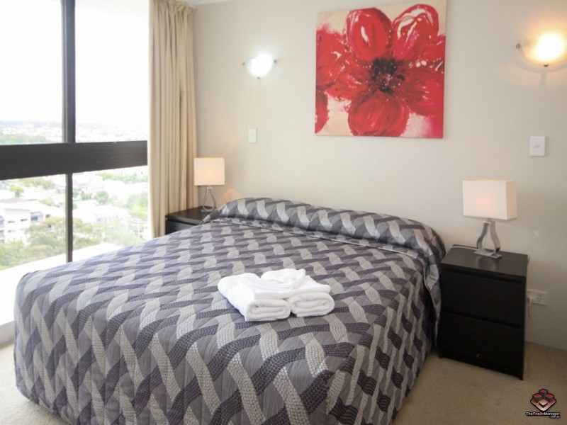 9 Bayview Street, Runaway Bay QLD 4216