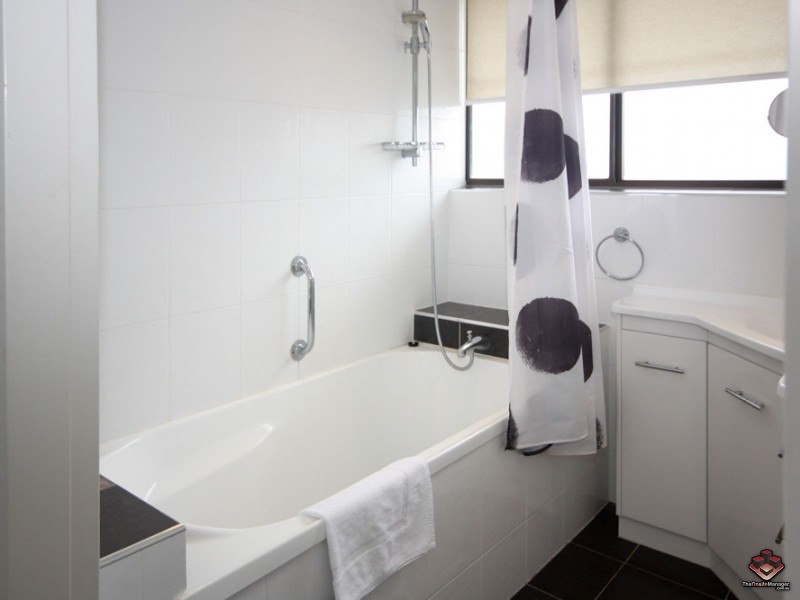 9 Bayview Street, Runaway Bay QLD 4216