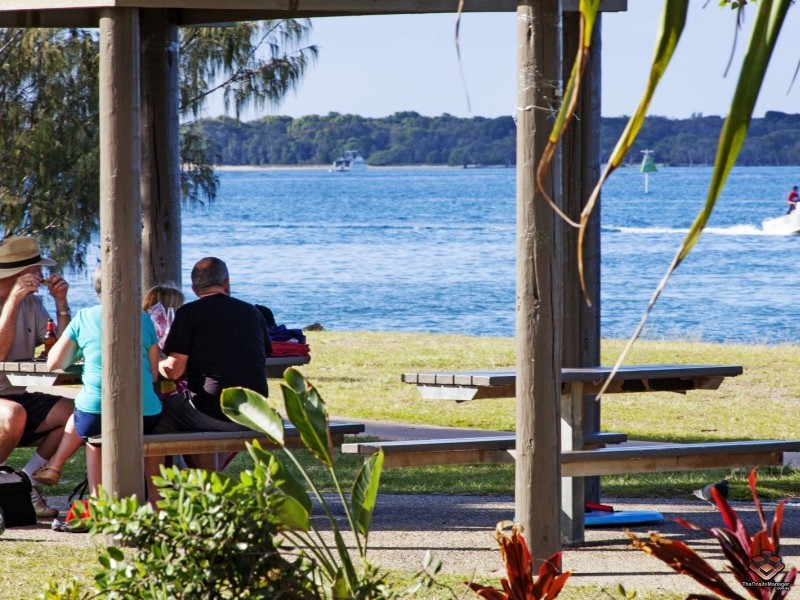 9 Bayview Street, Runaway Bay QLD 4216