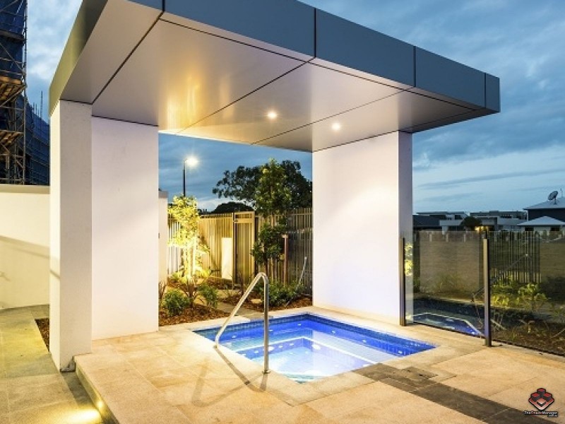 11 Compass Drive, Biggera Waters QLD 4216