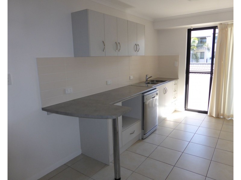 6-24 Henry Street, West End QLD 4810