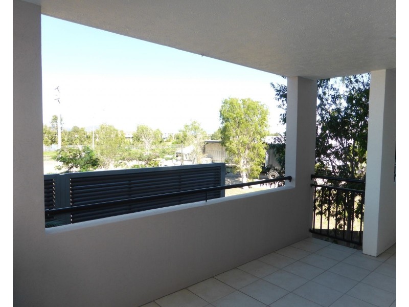 6-24 Henry Street, West End QLD 4810