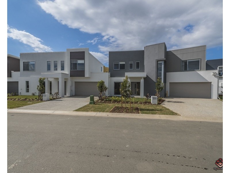 31 Azure Way, Hope Island QLD 4212