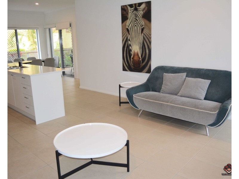 31 Azure Way, Hope Island QLD 4212