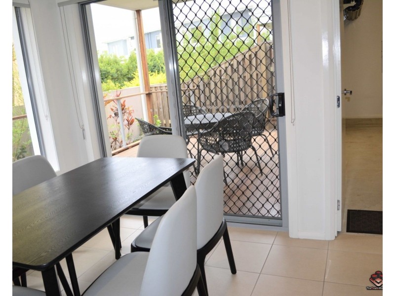 31 Azure Way, Hope Island QLD 4212