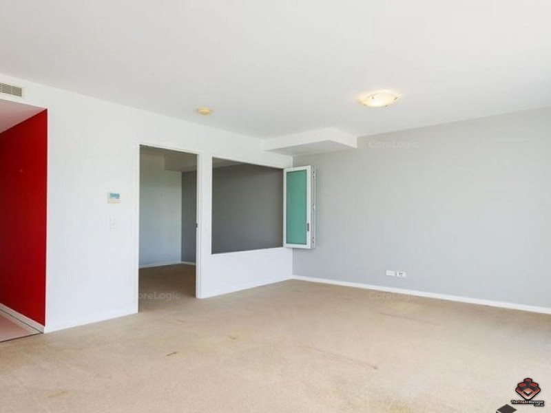 2 East Quay Drive, Biggera Waters QLD 4216