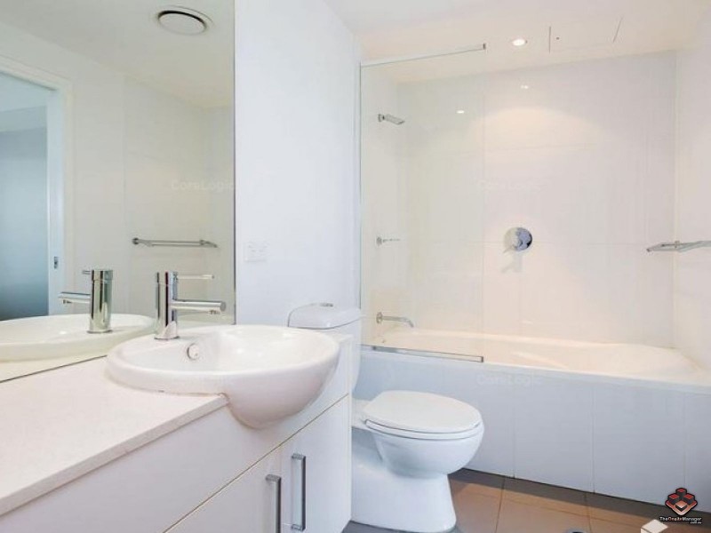 2 East Quay Drive, Biggera Waters QLD 4216