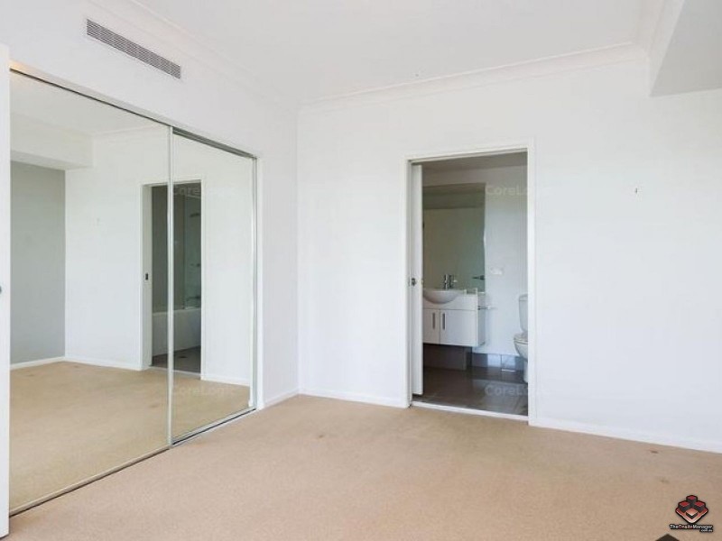2 East Quay Drive, Biggera Waters QLD 4216