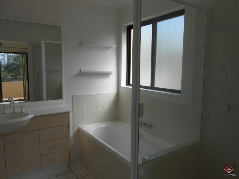 4/37 Dixon Street, Coolangatta QLD 4225