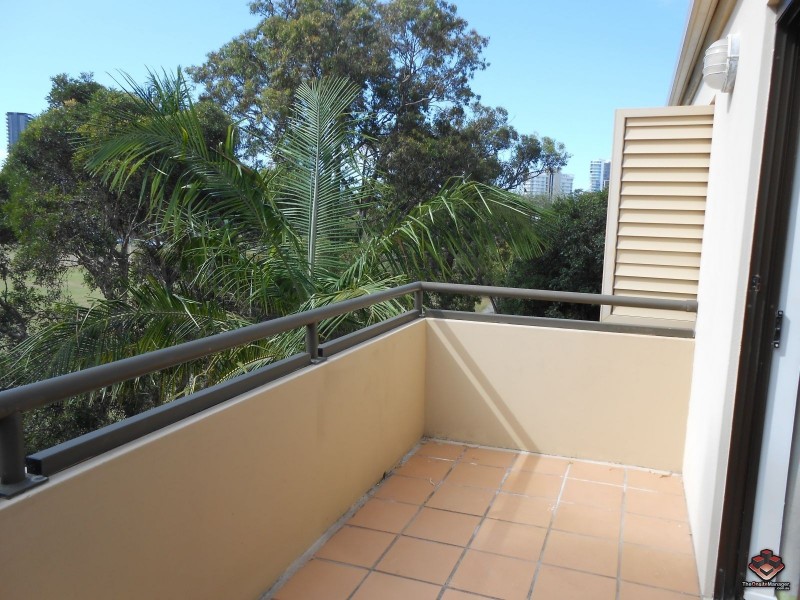 4/37 Dixon Street, Coolangatta QLD 4225