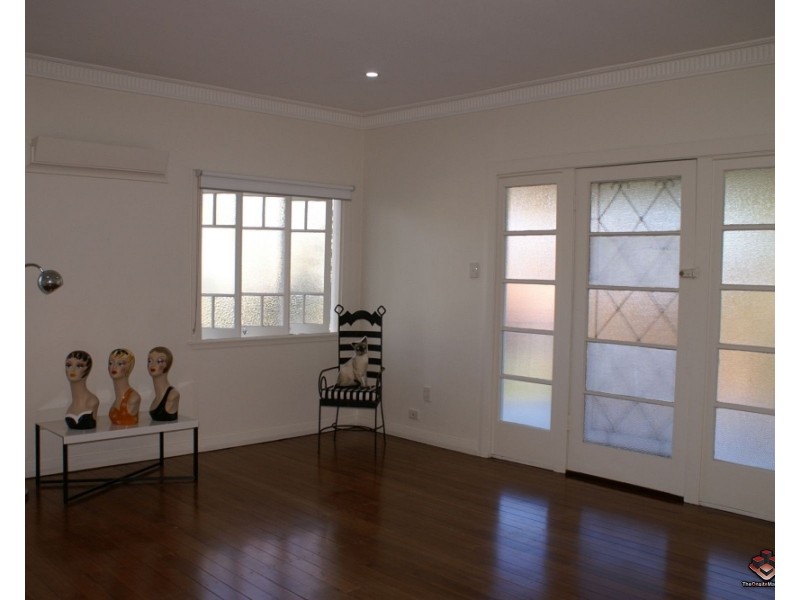 1 Mavis Street, St Lucia QLD 4067