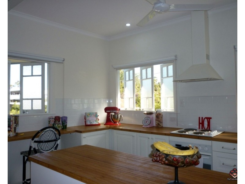 1 Mavis Street, St Lucia QLD 4067
