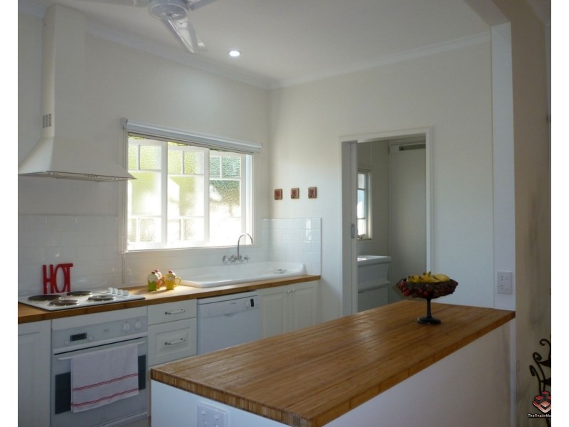 1 Mavis Street, St Lucia QLD 4067