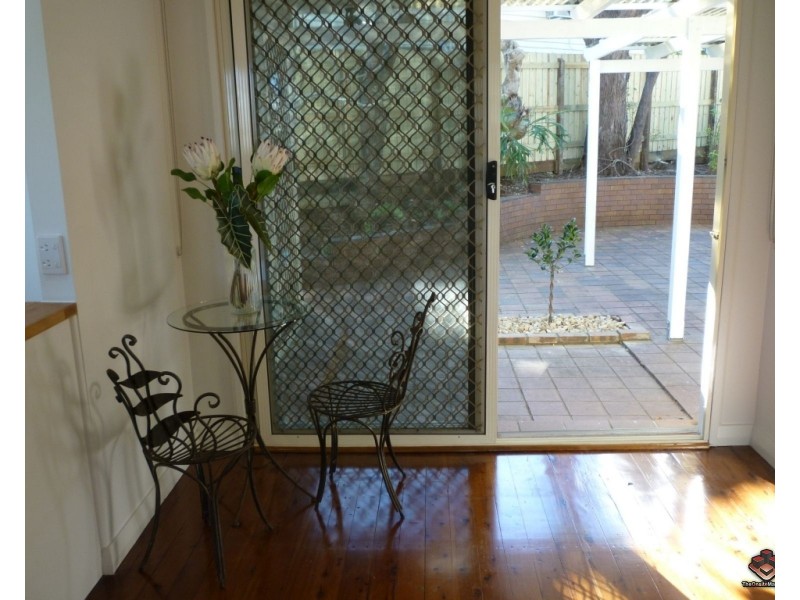 1 Mavis Street, St Lucia QLD 4067