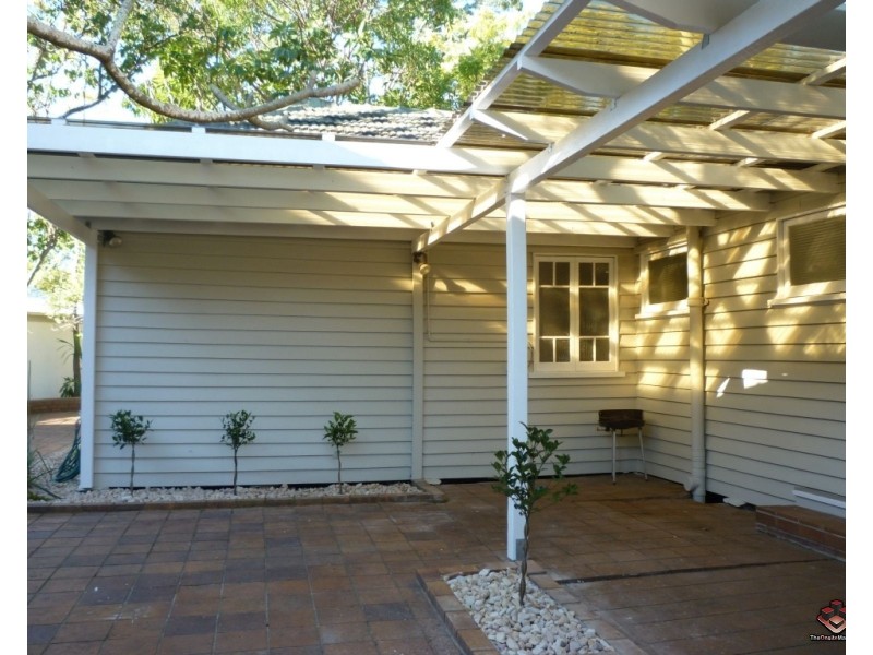 1 Mavis Street, St Lucia QLD 4067