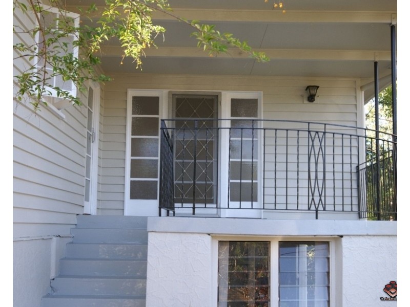 1 Mavis Street, St Lucia QLD 4067