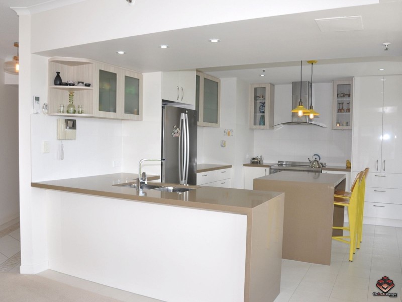 24 Breaker Street, Main Beach QLD 4217
